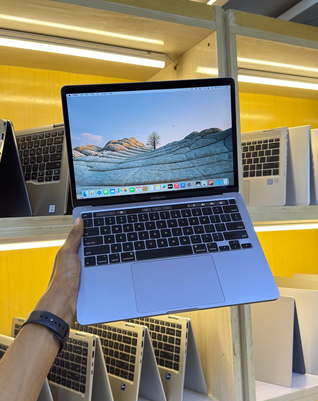 Apple MacBook Pro 2020 - Core i5 – 8GB Ram - 256GB - 13 Inch - Image 3