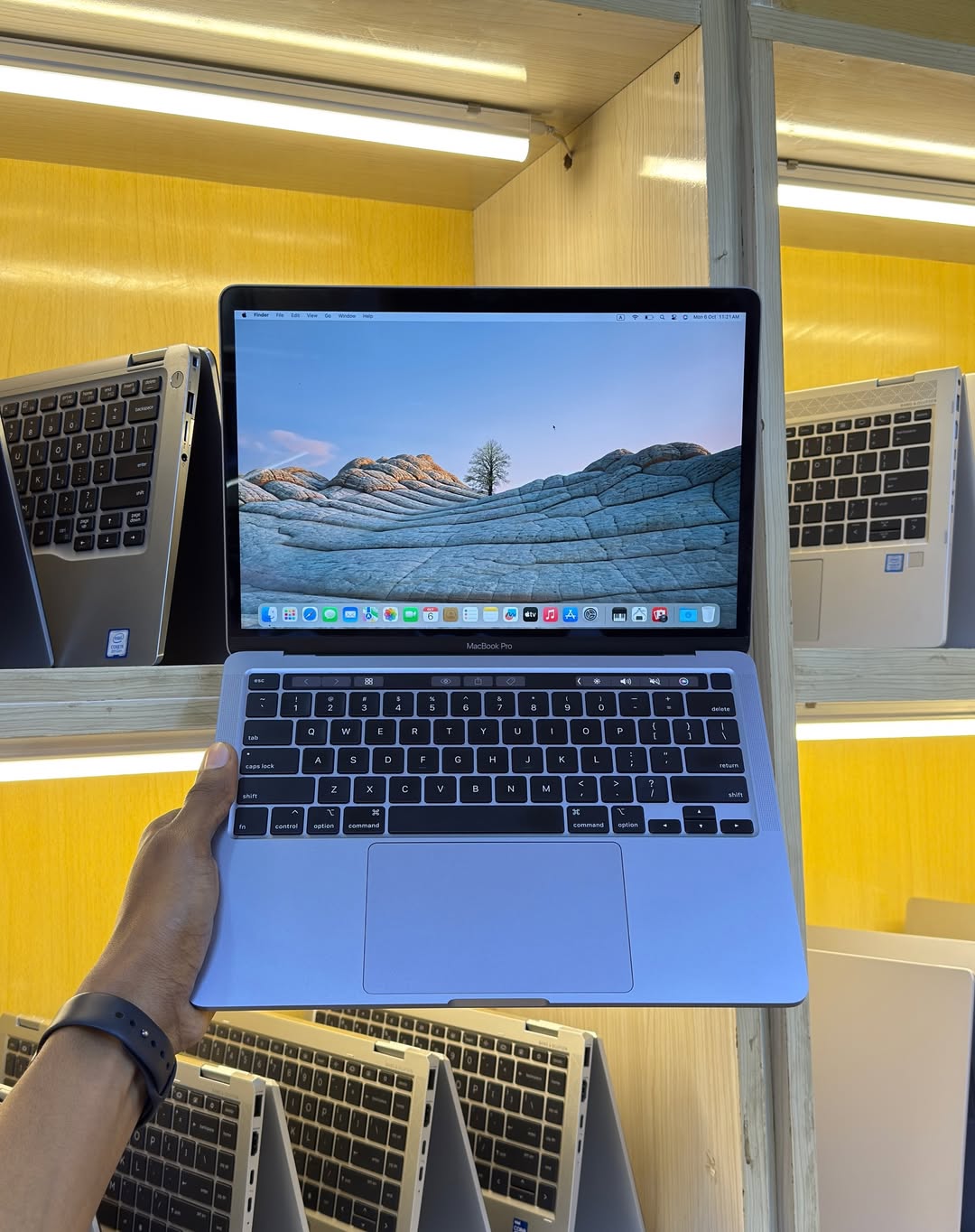 Apple MacBook Pro 2020 - Core i5 – 8GB Ram - 256GB - 13 Inch - Image 5