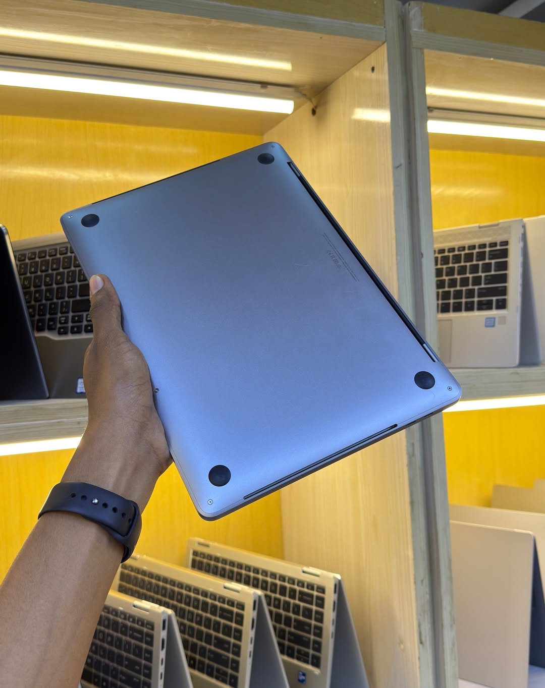 Apple MacBook Pro 2020 - Core i5 – 8GB Ram - 256GB - 13 Inch - Image 6