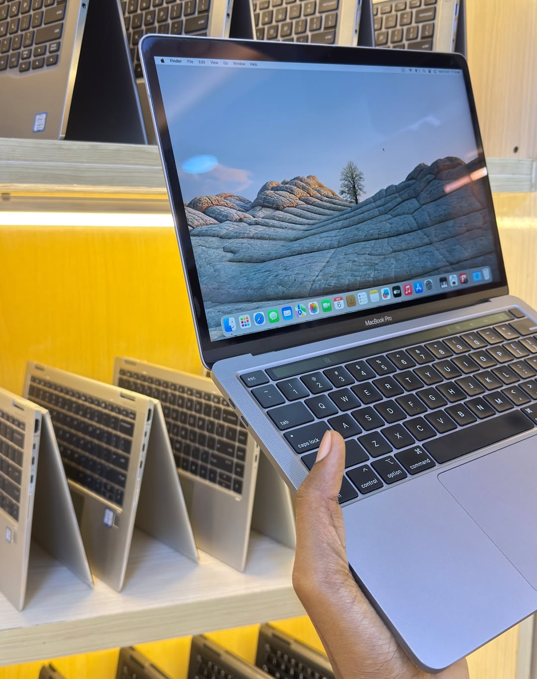 Apple MacBook Pro 2020 - Core i5 – 8GB Ram - 256GB - 13 Inch - Image 7
