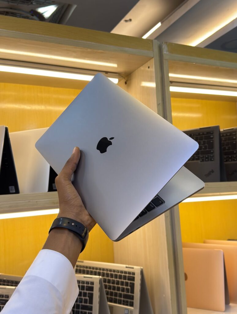 Apple MacBook Pro 2020 - Core i5 – 8GB Ram - 256GB - 13 Inch