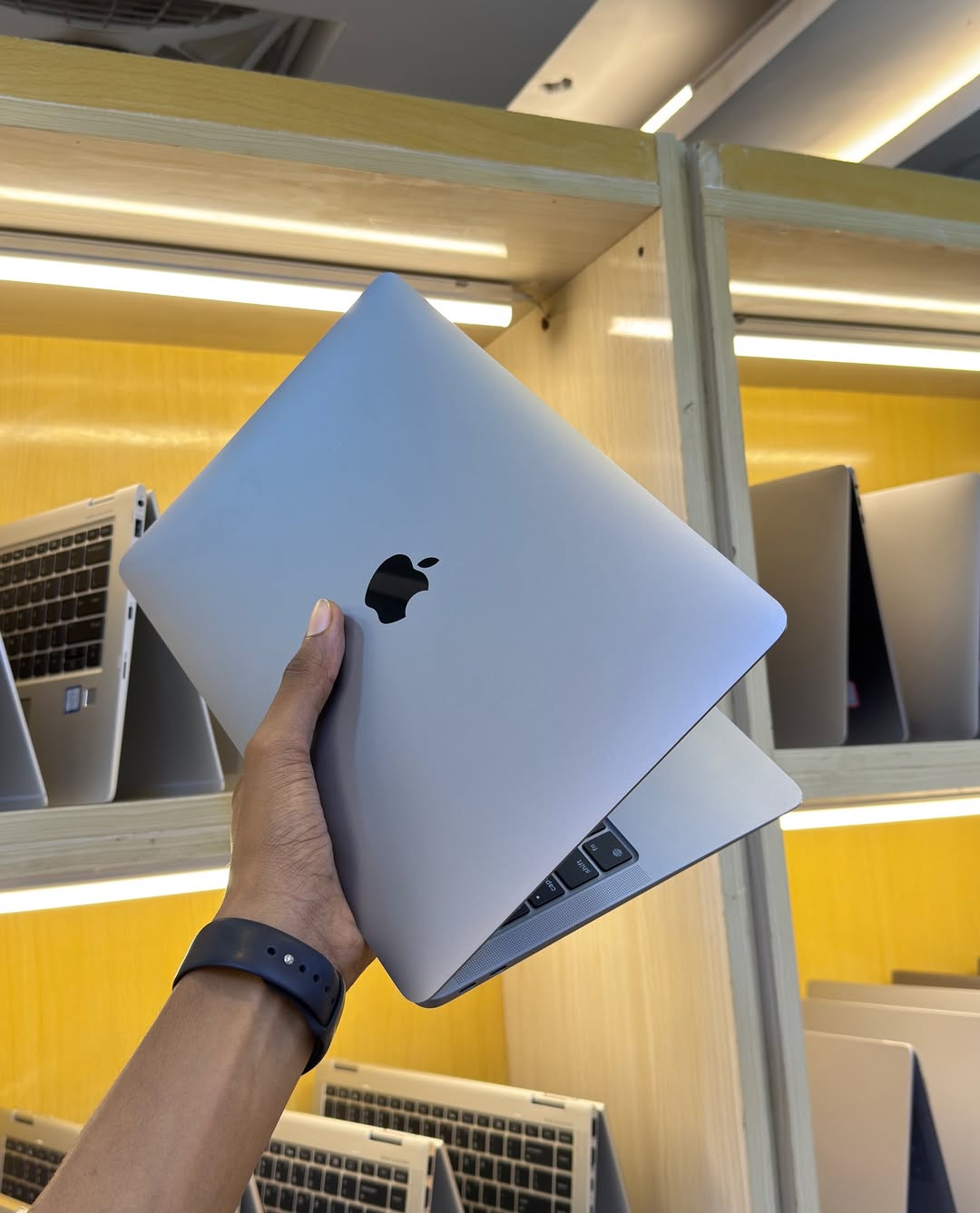 Apple MacBook Air 2020 - Core i5 - 8GB Ram - 512GB SSD - Retina