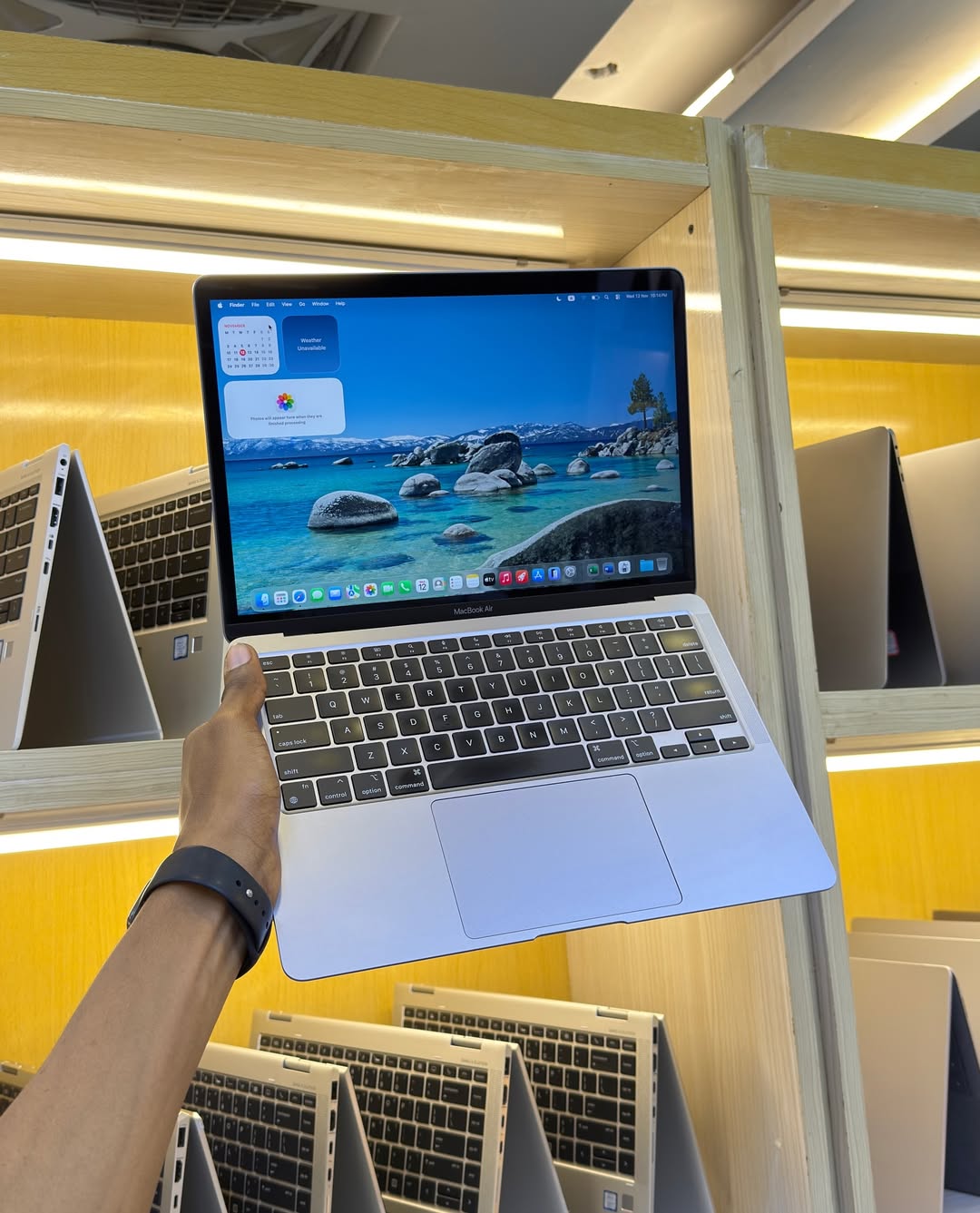 Apple MacBook Air 2020 - Core i5 - 8GB Ram - 512GB SSD - Retina - Image 4