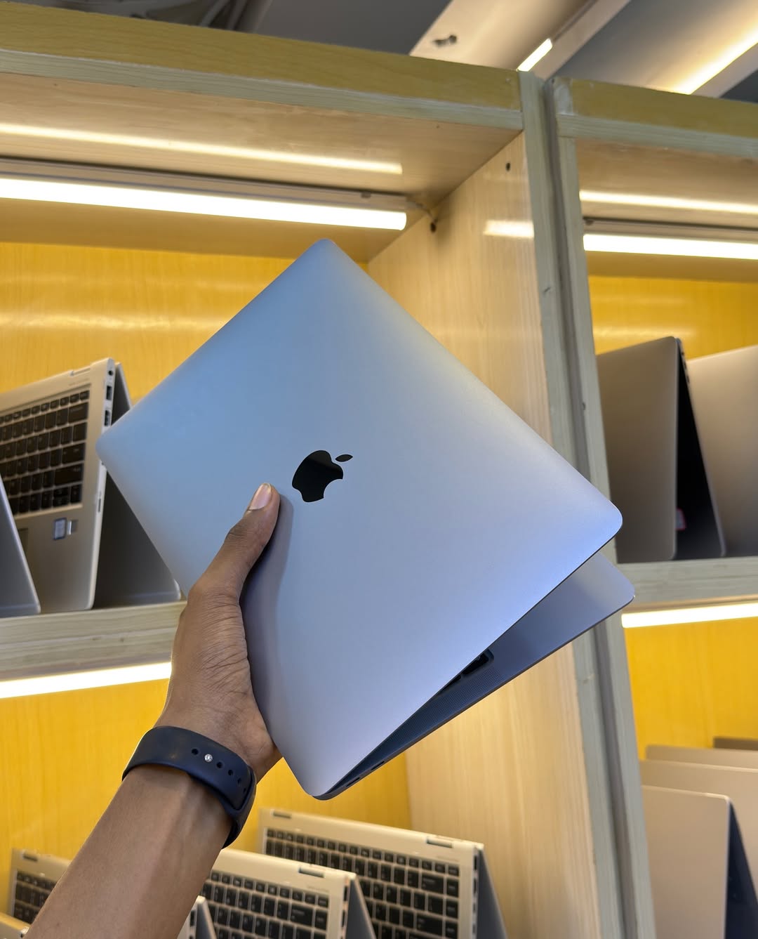 Apple MacBook Air 2020 - Core i5 - 8GB Ram - 512GB SSD - Retina