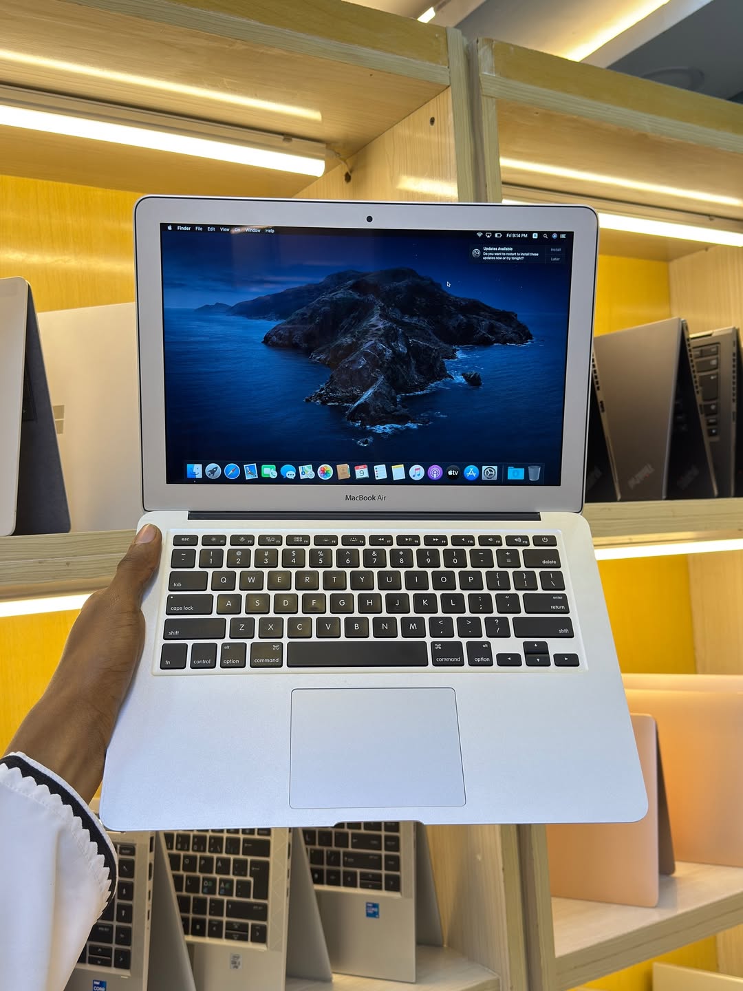 UK USED: Apple MacBook Air 2015 - Core i5 – 4GB Ram - 126GB SSD - 11inch - Image 2