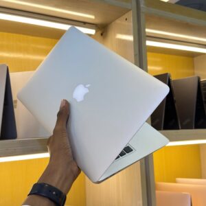 UK FAIRLY USED: Apple MacBook Air 2015 - Core i5 – 4GB Ram - 126GB SSD - 11inch