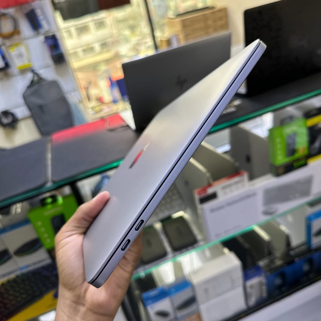 UK USED: Apple MacBook Pro 2019 - Core i5 – 8GB Ram - 256GB SSD - Touchbar - Image 3