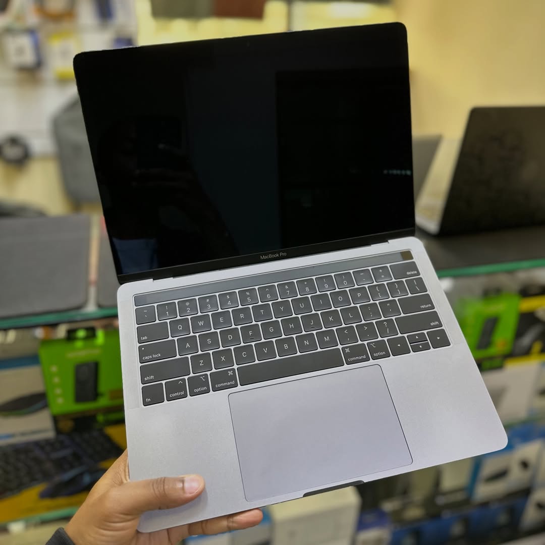 UK USED: Apple MacBook Pro 2019 - Core i5 – 8GB Ram - 256GB SSD - Touchbar - Image 2