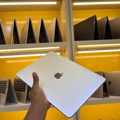 UK USED: Apple MacBook Pro 2017 – Core i5 – 8GB Ram – 256GB SSD – 13inch