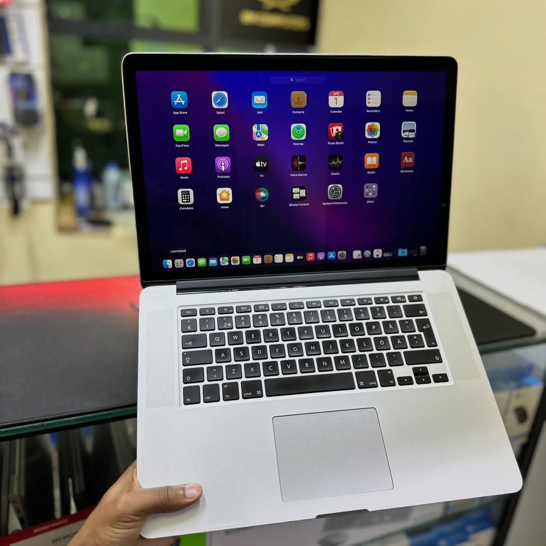 UK USED: Apple MacBook Pro 2015 - Core i7 – 16GB Ram - 512GB SSD - 15 inch - Image 3