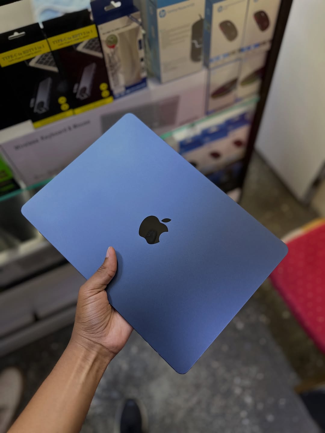 UK USED: Apple MacBook Air 2022 - M2 Chip – 8GB Ram - 256GB SSD - M2 Graphics