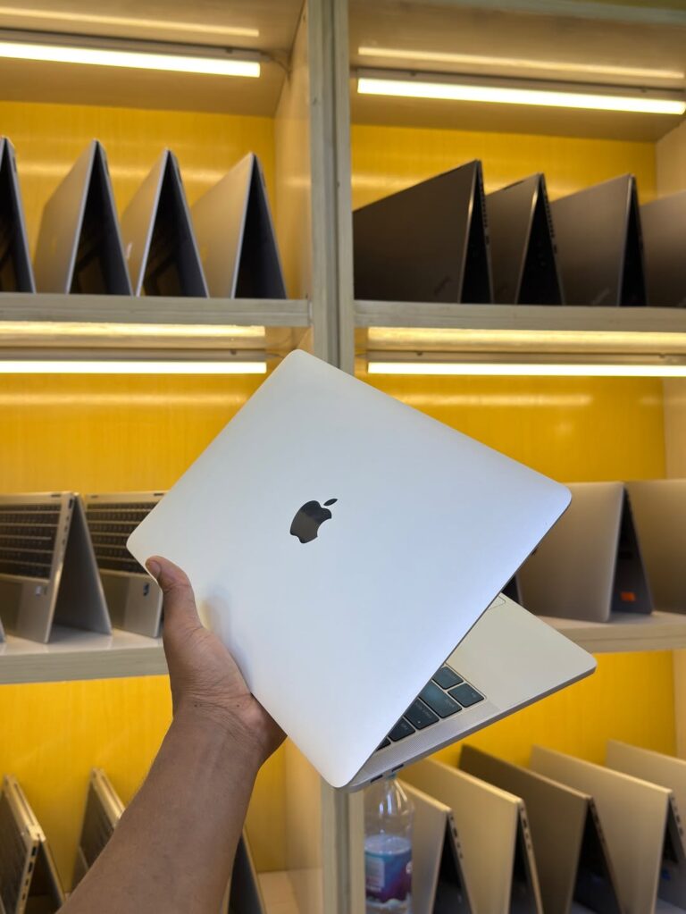 Apple MacBook Pro 2017 | Core i5 | 8GB RAM | 256GB SSD | 13-Inch | Non-Touch Bar | UK Fairly Used — product image