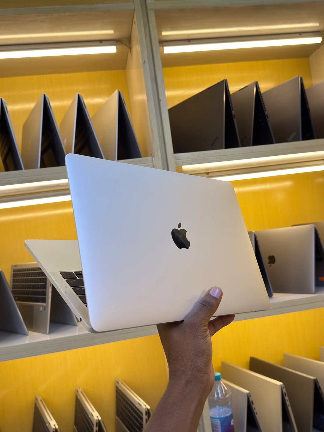 Apple MacBook Pro 2017 | Core i5 | 8GB RAM | 256GB SSD | 13-Inch | Non-Touch Bar | UK Fairly Used - Image 7