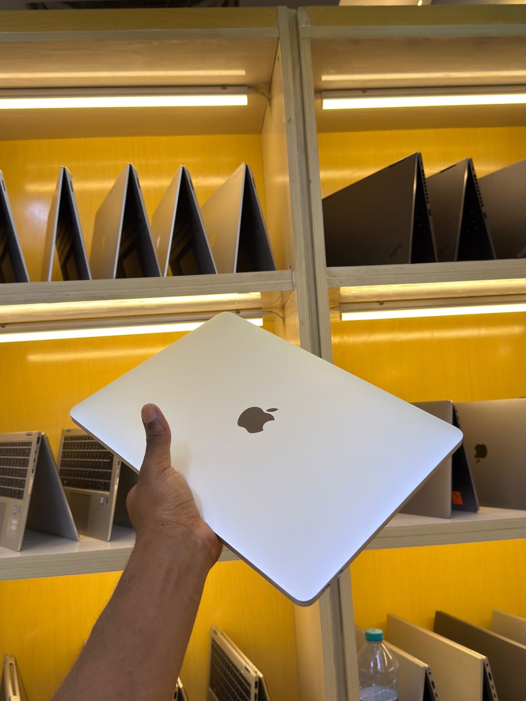 Apple MacBook Pro 2017 | Core i5 | 8GB RAM | 256GB SSD | 13-Inch | Non-Touch Bar | UK Fairly Used - Image 5