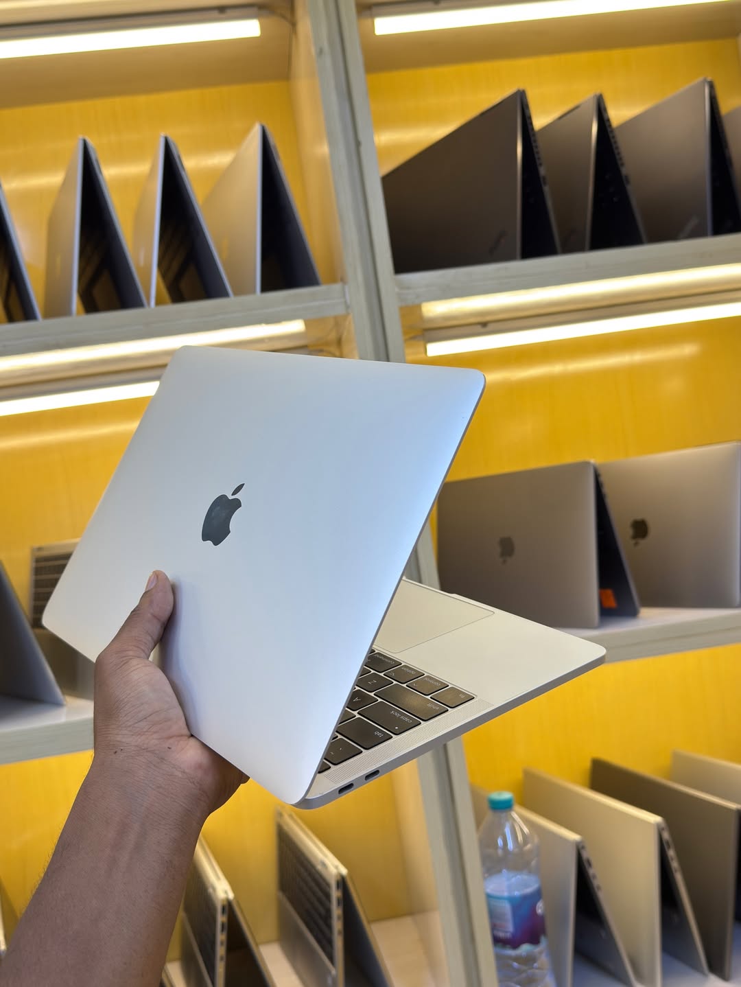 Apple MacBook Pro 2017 | Core I5 | 8GB RAM | 256GB SSD | 13-Inch
