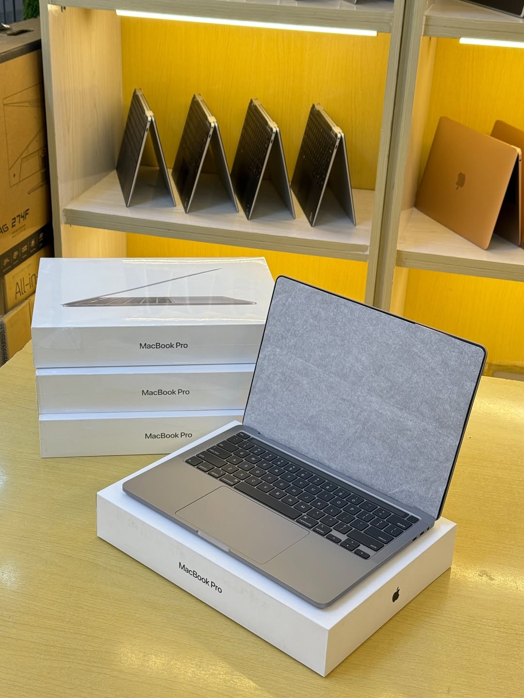 Apple MacBook Pro 2020 | Core i5 | 16GB RAM | 512GB SSD | 13-Inch | Retinal Display | UK Fairly Used - Image 2