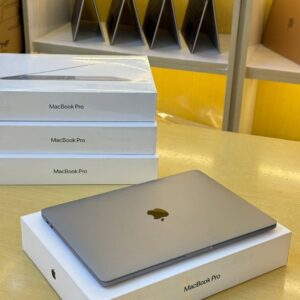 Apple MacBook Pro 2020 | Core i5 | 16GB RAM | 512GB SSD | 13-Inch | Retinal Display | UK Fairly Used