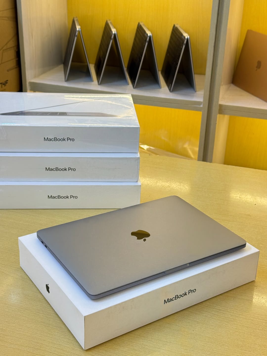 Apple MacBook Pro 2020 | Core i5 | 16GB RAM | 512GB SSD | 13-Inch
