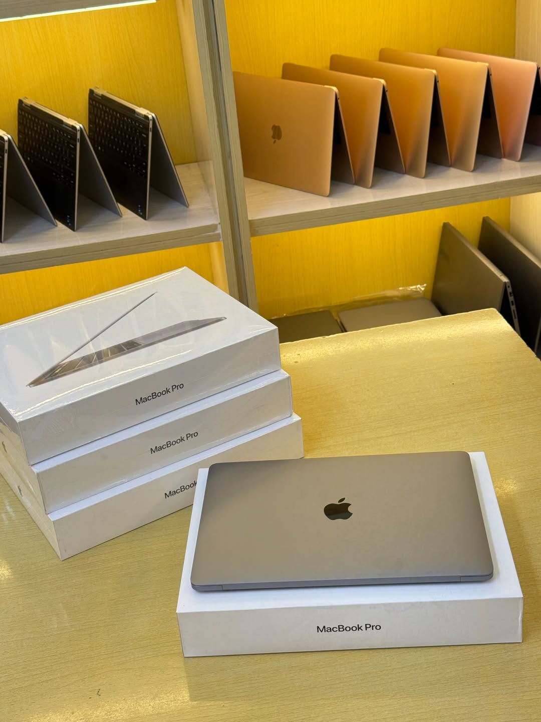 Apple MacBook Pro 2020 | Core i5 | 16GB RAM | 512GB SSD | 13-Inch | Retinal Display | UK Fairly Used - Image 3