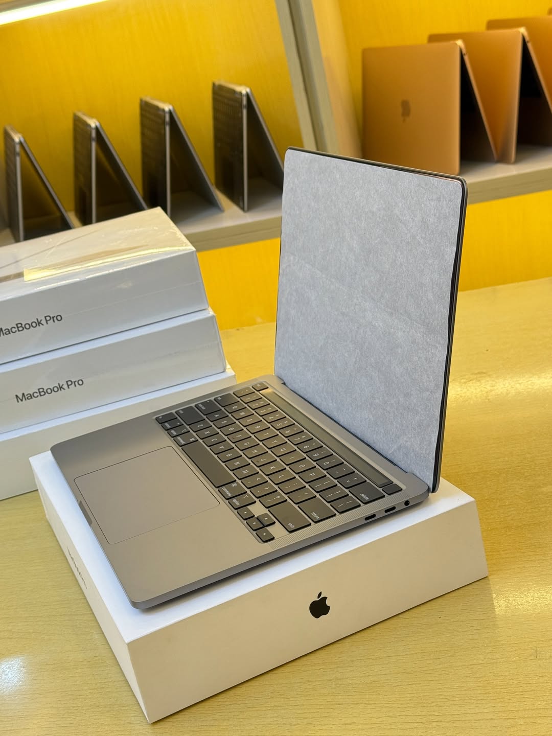 Apple MacBook Pro 2020 | Core i5 | 16GB RAM | 512GB SSD | 13-Inch | Retinal Display | UK Fairly Used - Image 8
