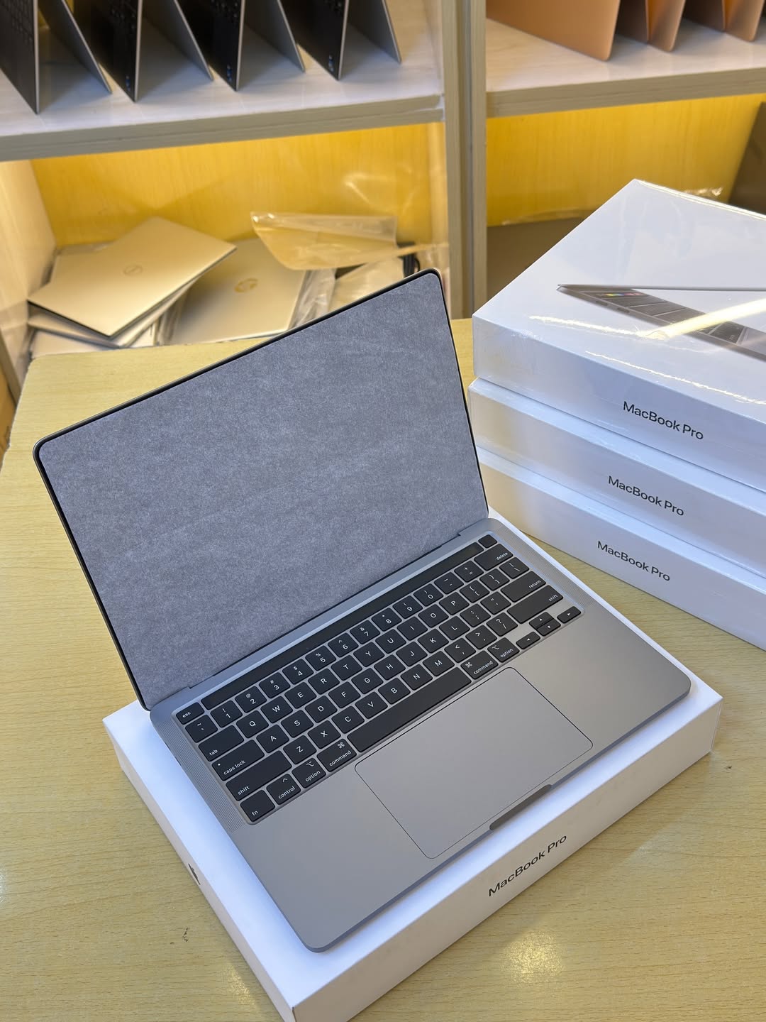Apple MacBook Pro 2020 | Core i5 | 16GB RAM | 512GB SSD | 13-Inch | Retinal Display | UK Fairly Used - Image 9