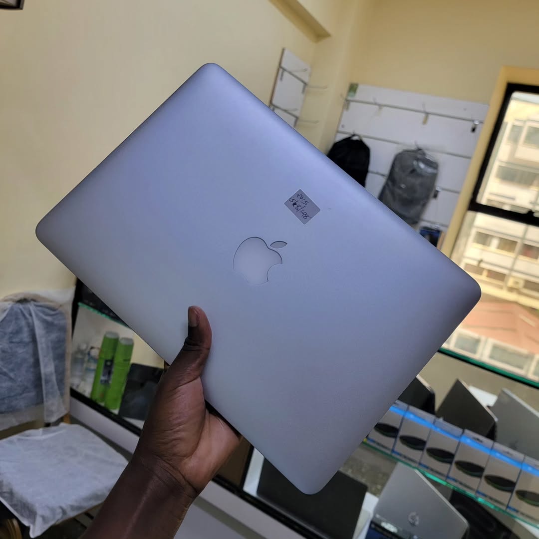 UK USED: Apple MacBook Pro 2015 – Core i5 – 8GB Ram – 256GB SSD – 13 inch - Image 2