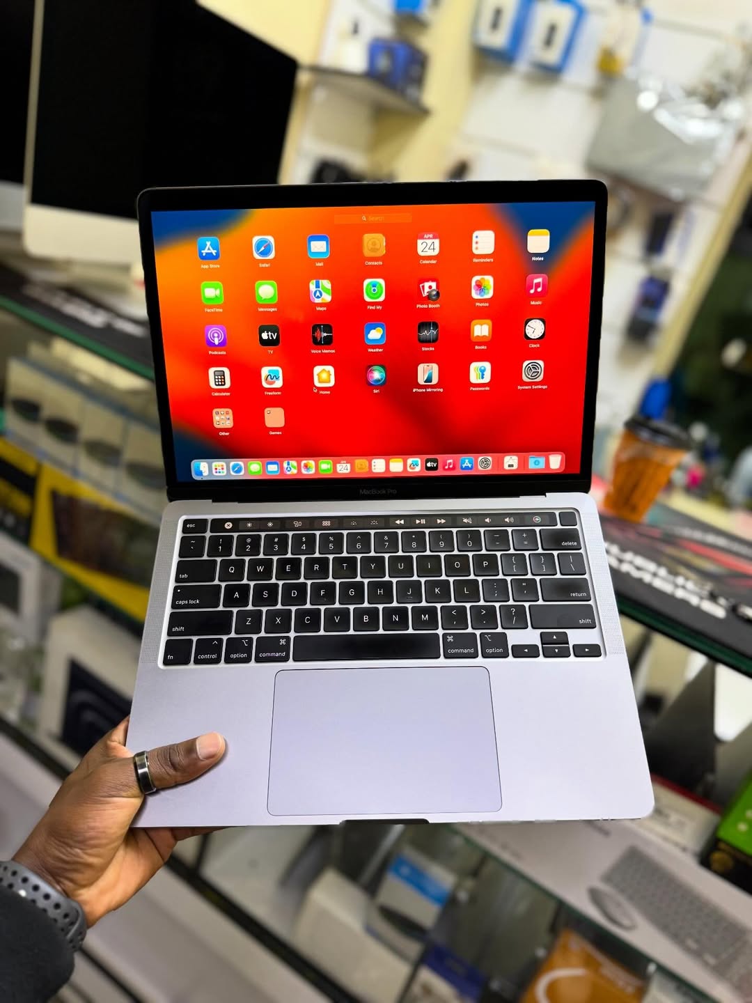 Apple MacBook Pro 2018[Core i7 8559 2.7GHz/RAM:16GB/SSD:1024GB