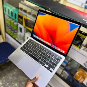 UK USED: Apple MacBook Pro 2018 - Core i5 – 8GB Ram - 256GB SSD - Touchbar