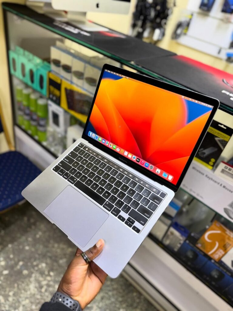 UK USED: Apple MacBook Pro 2018 - Core i5 – 8GB Ram - 256GB SSD - Touchbar