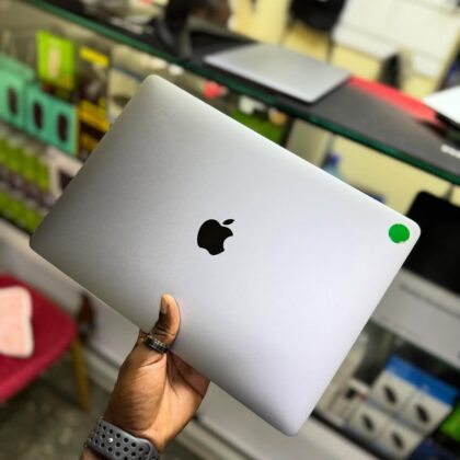 UK USED: Apple MacBook Pro 2020 – Core i7 – 32GB Ram – 512GB SSD – Touchbar
