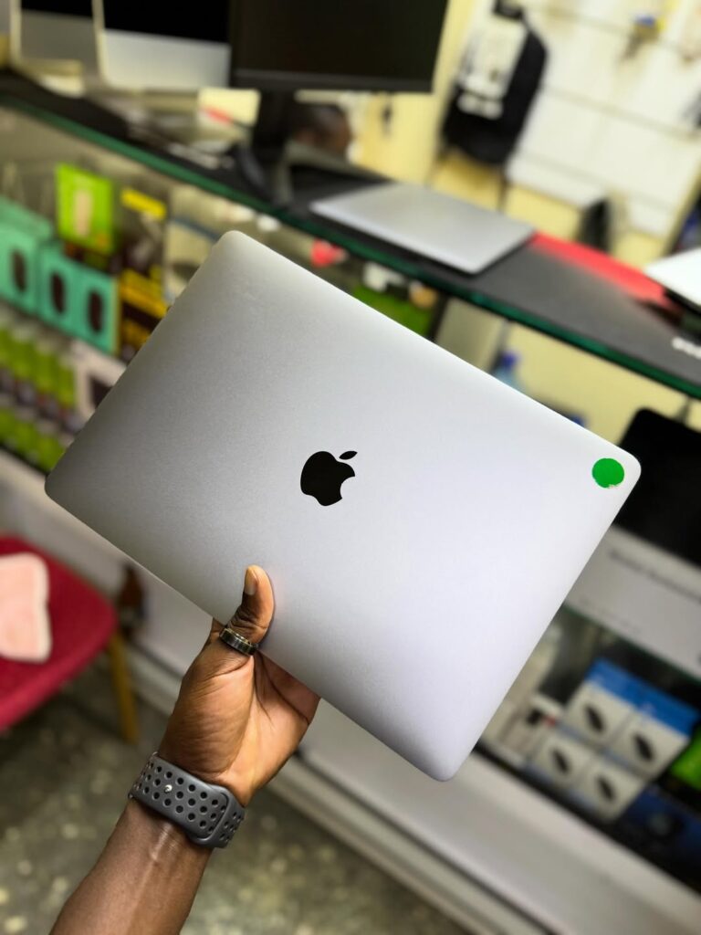 UK USED: Apple MacBook Pro 2020 - Core i7 – 32GB Ram - 512GB SSD - Touchbar
