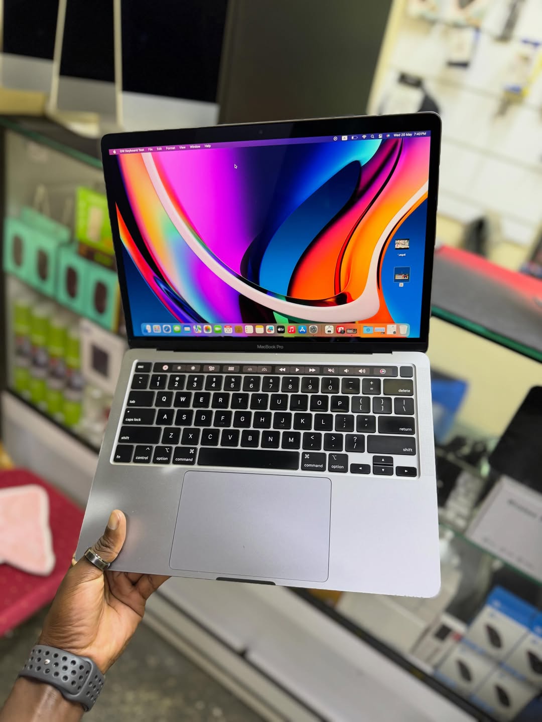 UK USED: Apple MacBook Pro 2020 - Core i7 – 32GB Ram - 512GB SSD - Touchbar - Image 3