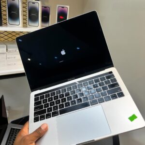 UK USED: Apple MacBook Air 2018 - Core i7 - 16GB RAM - 512GB SSD - 13 Inches - Retina Display