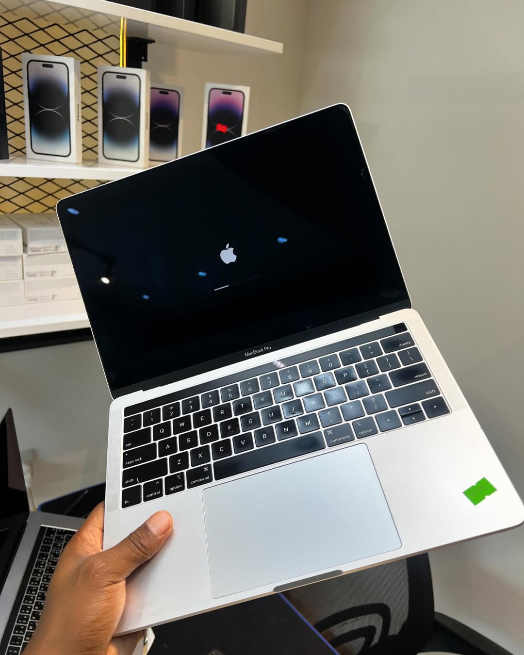 MacBook Air Core i7 16GB、SSD 512GB Apple MacBook Air 2018 Core I7 - 16GB RAM - 512GB SSD - 13 Inch