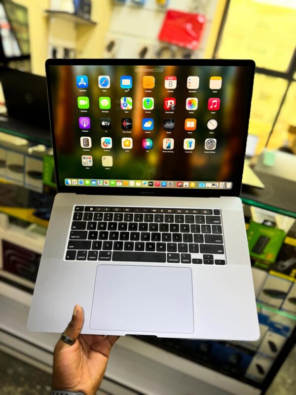 Apple MacBook Pro 2019 Core I9 - 64GB RAM - 512GB SSD - 15 Inch
