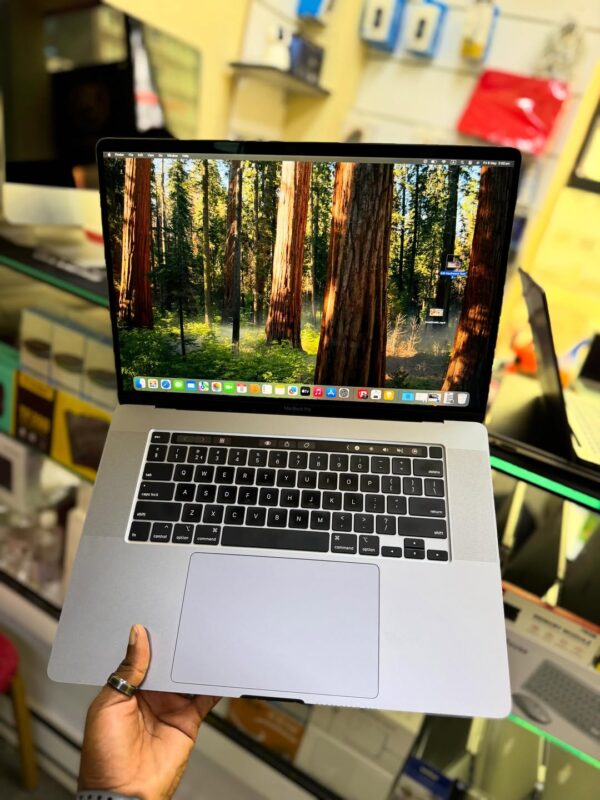 Apple MacBook Pro 2019 Core I9 - 64GB RAM - 512GB SSD - 15 Inch